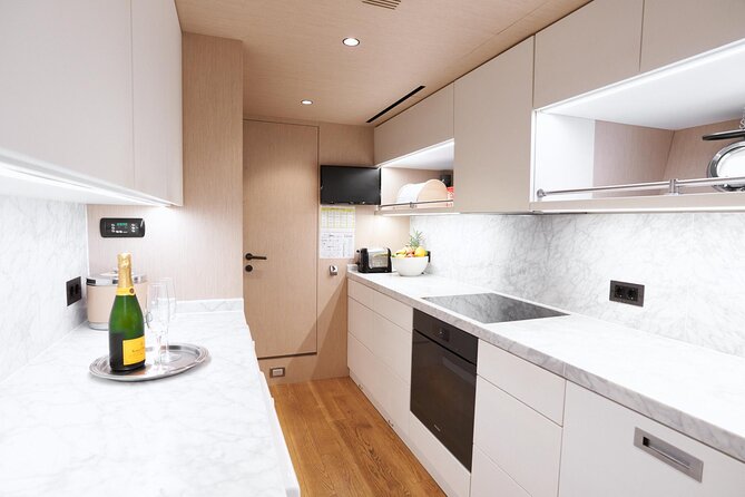 108 ft Neoprene Overmarine Yacht - The crew makes the difference