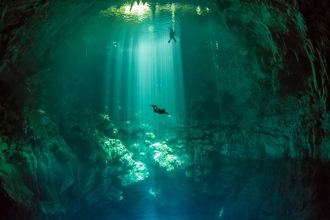 2 cenote divings (including one deep diving) for advanced divers in Tulum - Dos Ojos shifts the mood to limestone chambers