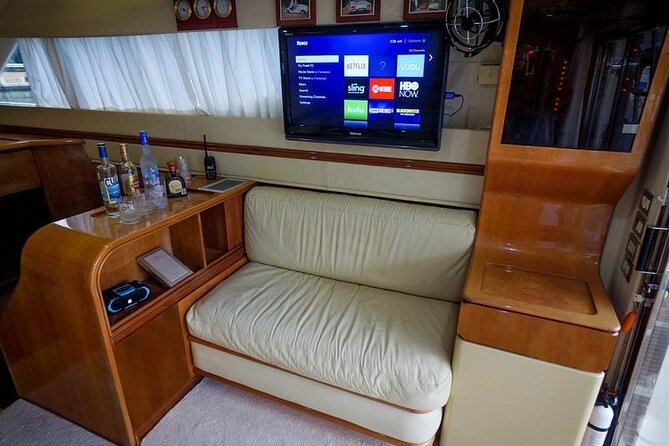 3 Hour Xpu-Ha - 47' Azimut, Tulum, Playa del Carmen, Riviera Maya - Drinks, music, and karaoke shape the mood