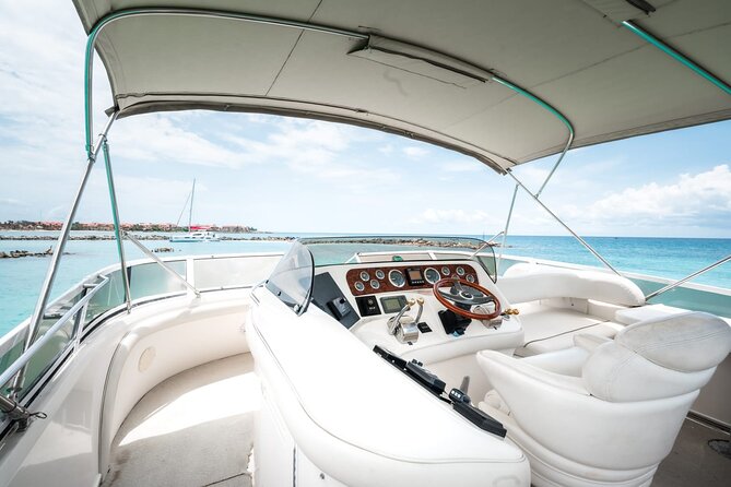 4 Hour - 51' Sea Ray, Tulum, Playa del Carmen, Riviera Maya - The open bar and Bluetooth setup