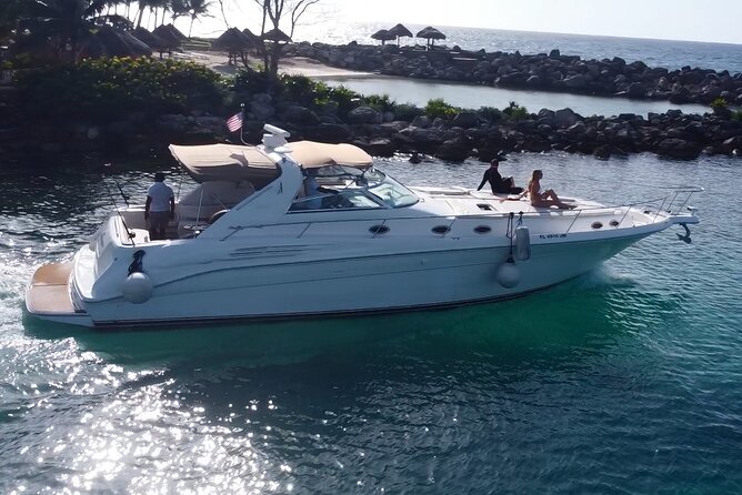 4 hours - Private 48ft Yacht all inclusive in Tulum and Playa del Carmen - The 45-minute ride to the INAH reef