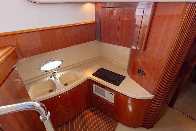 4H 42' Azimut Yacht All-Inclusive from Tulum & Playa del Carmen. - Ceviche, snacks, and a lunch that fits the setting