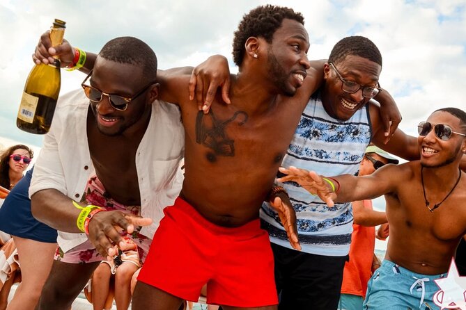 Adults only Hip Hop Sessions Boat Party Cancun - Sandwiches, snacks, and the timing problem