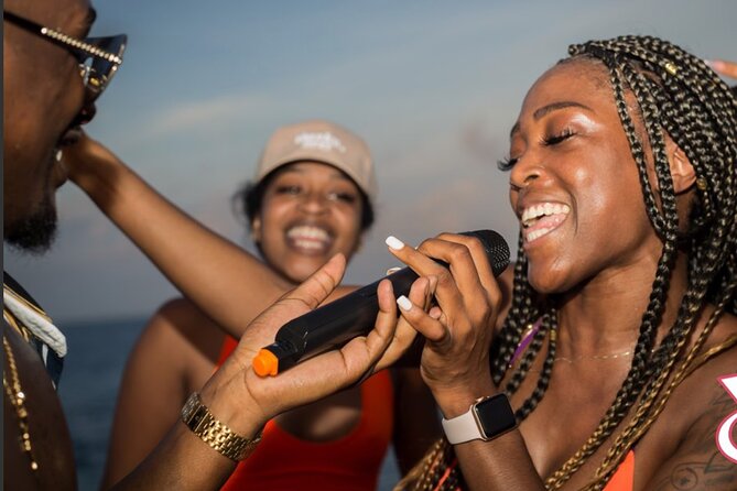 Adults only Hip Hop Sessions Boat Party Cancun - How the boat handles rough water