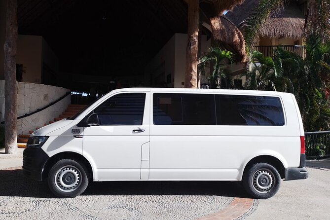 Airport Shuttle to Playa del Carmen - Cancun Airport’s meeting points require a plan