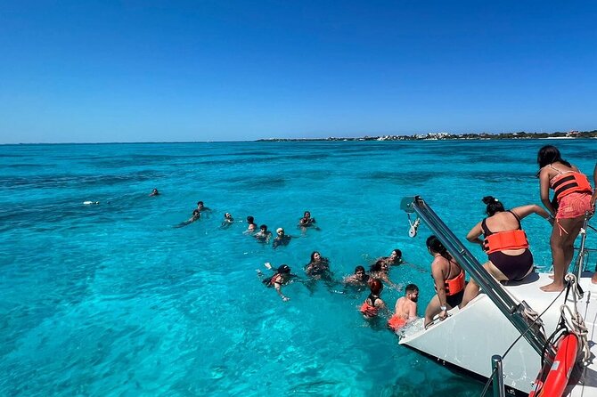All Inclusive Isla Mujeres Catamaran - Buffet lunch and two hours at the beach club