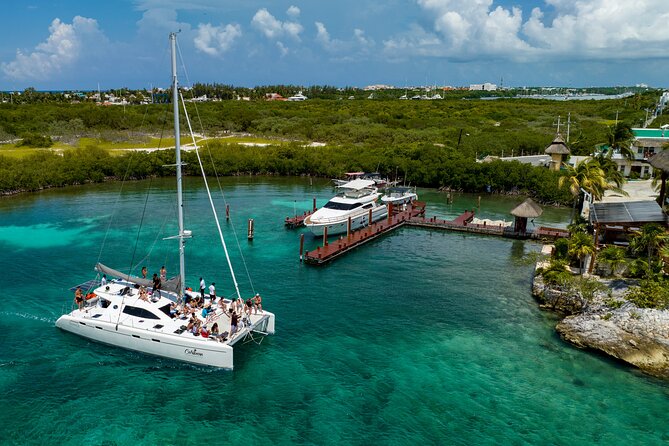 All Inclusive Isla Mujeres Catamaran - Exploring Playa Centro and the streets of Isla Mujeres