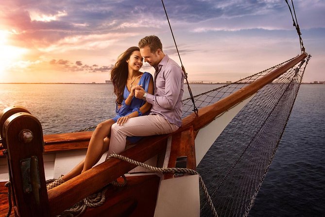 Amazing Romantic Dinner on a Spanish Galeon with Saxophone Music - What this Cancun dinner cruise is really like