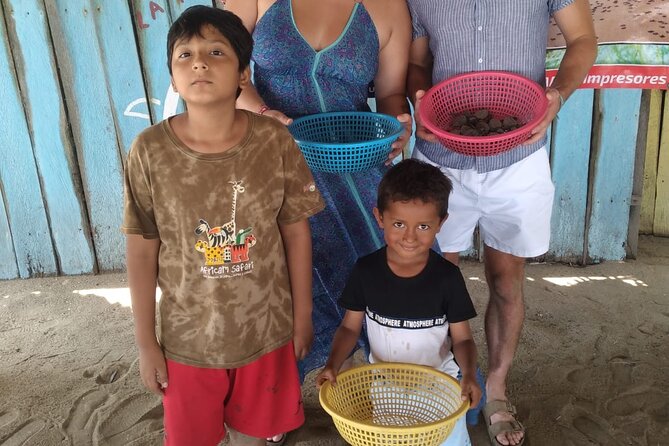 Baby Sea Turtle Releasing Sightseeing Tour with Luis de la Maza - The short walk to the surf