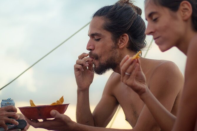 Bacalar: 4hr Private Sailing Tour with Guacamole & Drinks - Homemade guacamole, fruit, and cold drinks