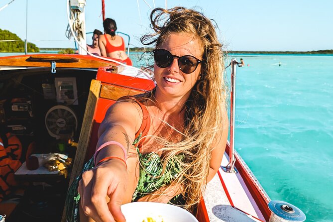 Bacalar: 4hr Private Sailing Tour with Guacamole & Drinks - Crew service and the human side of the trip