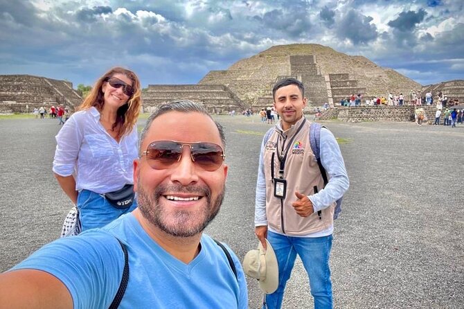 Balloon Flight and Teotihuacan Tour w/Breakfast from Mexico City - Walking through Teotihuacán with Diego or Ivan