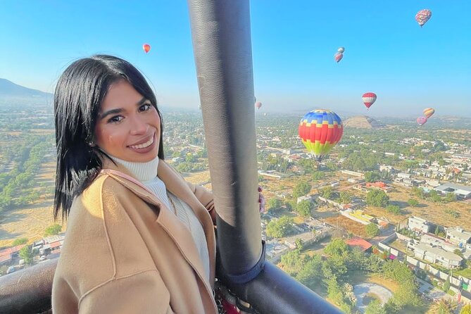 Balloon flight + Breakfast in cave + Pyramids + Pick up CDMX. - Coffee, check-in, and the balloon inflation