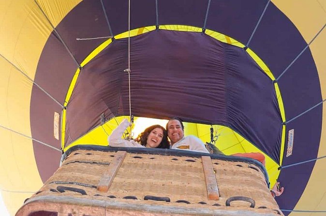 Balloon flight Teotihuacan, Breakfast in a cave Pick up in CDMX - A private outing with a relaxed social side