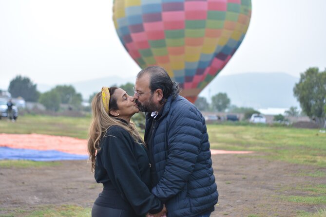 Balloon Flight with Breakfast in Cave and Pyramids of Teotihuacan - The artisan stop: culture with a sales pitch