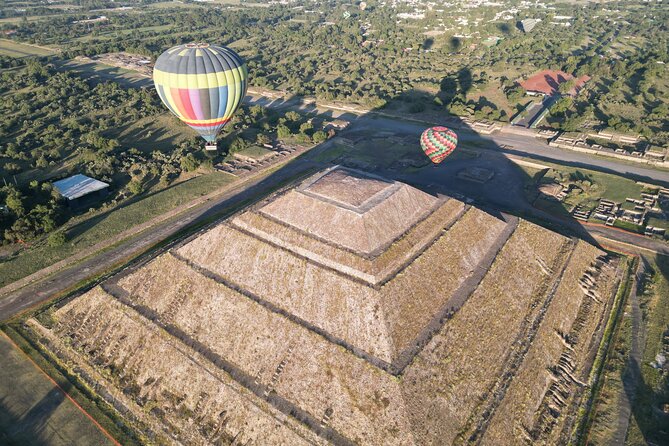 Balloon Flight with Breakfast in Cave and Pyramids of Teotihuacan - Coffee, cookies, and the balloon launch