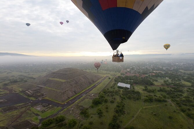 Balloon flight with breakfast in Cave and Pyramids tour from CDMX - Will you fly directly over the pyramids?