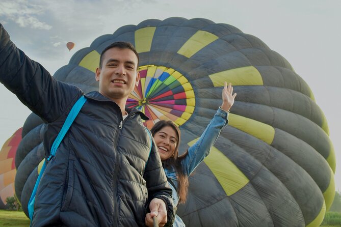 Balloon flight with breakfast in Cave and Pyramids tour from CDMX - The mezcal, tequila, pulque, and obsidian stop