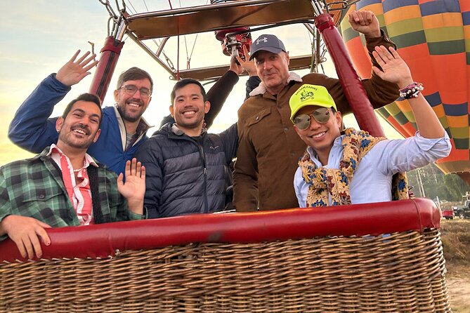 Balloon Flight with Breakfast in Cave and Round Trip CDMX - A 25-minute stop for Mexican drinks