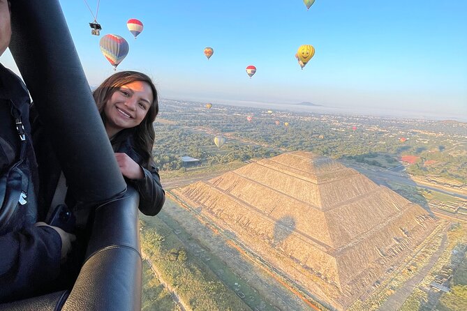 Balloon flight with pyramids tour and transportation from Mexico City - Breakfast inside La Cueva Teotihuacán