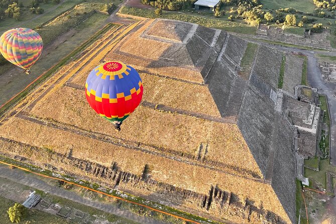 Balloon flight with pyramids tour and transportation from Mexico City - Coffee and balloon preparation at Globopuerto Aerostat