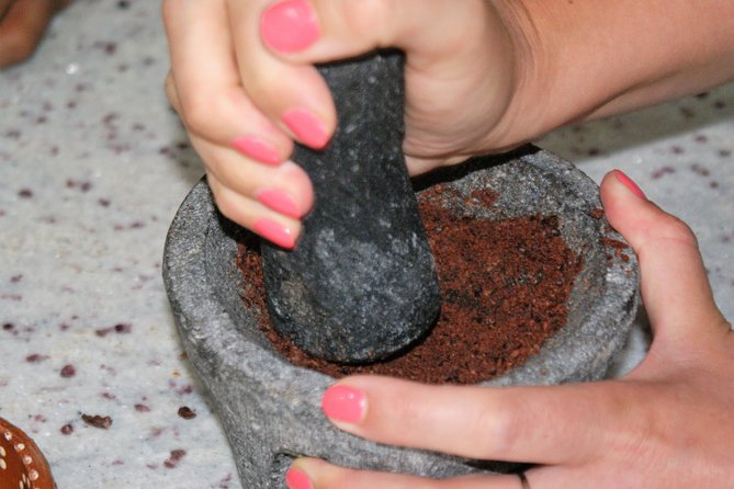 Bean to Bar Chocolate Workshop in Puerto Vallarta - Guided tastings that keep the lesson moving