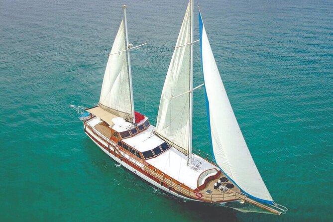 Cabo San Lucas Luxury Sailing Yacht and Dinner with a Chef - Safety, movement, and comfort on board