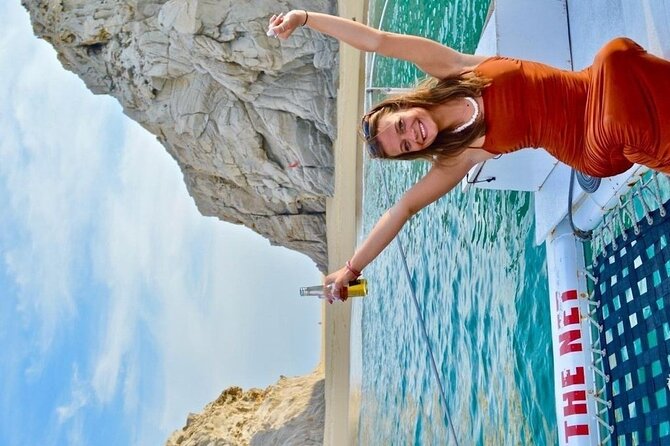 Cabo San Lucas Sunset Cruise with Unlimitted Drinks - Is $60 a Good Price for Two Hours?