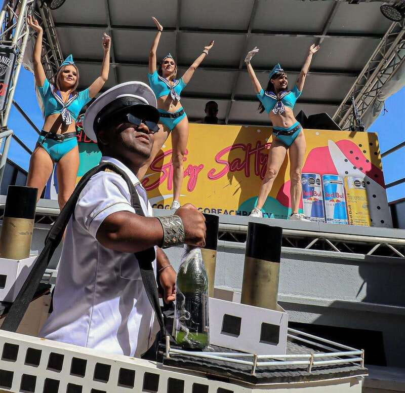 Cancún: Coco Bongo Beach Party Experience - Drinks, snacks, and the question of upgrades