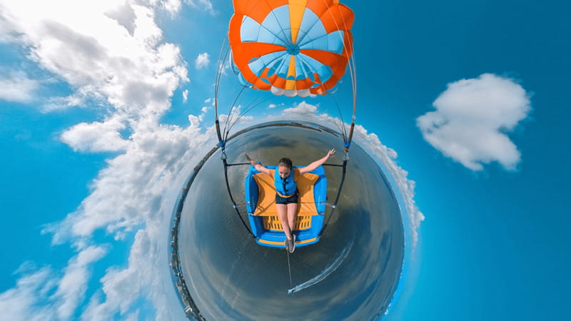 Cancún: Skyrider Parasailing Experience - The slow rise from the back of the boat