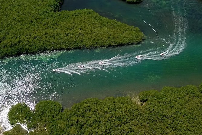 Cancun speedboat and snorkel tour: shared speedboat - Learning to handle the two-person speedboat