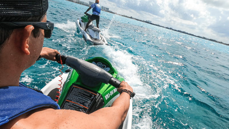 Cancun: Waverunner in Nichupte Lagoon - Learning to handle a Yamaha Waverunner