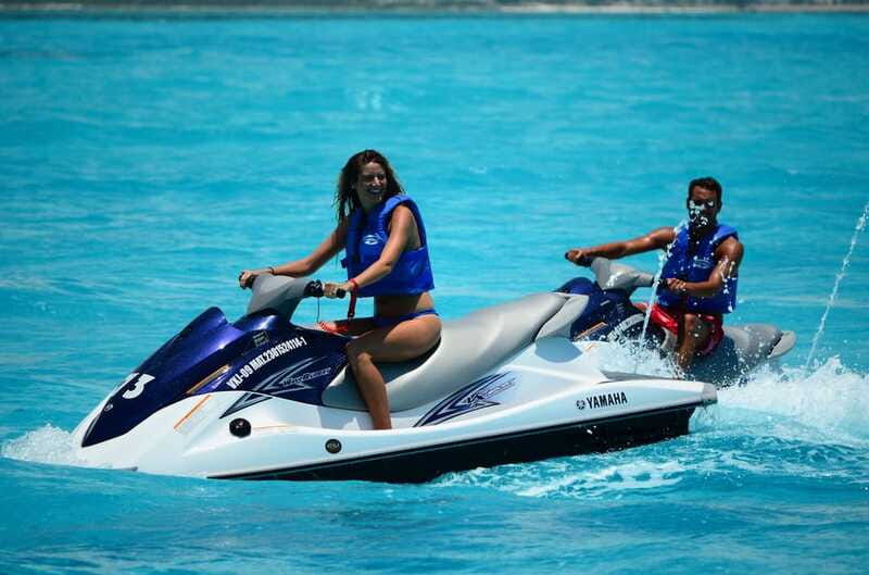 Cancun: Waverunner in Nichupte Lagoon - Getting ready at the dock