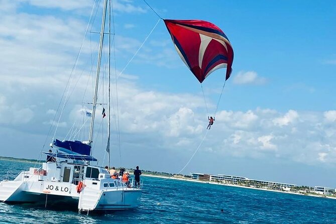 Catamaran Cruise in Riviera Maya With Snorkeling & Beach Club - The crew makes the difference