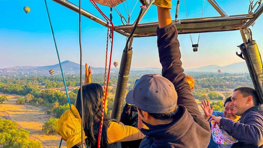 CDMX: Teotihuacan Balloon Flight with Optional Pyramids Tour - The Basilica of Guadalupe adds a second side of Mexico