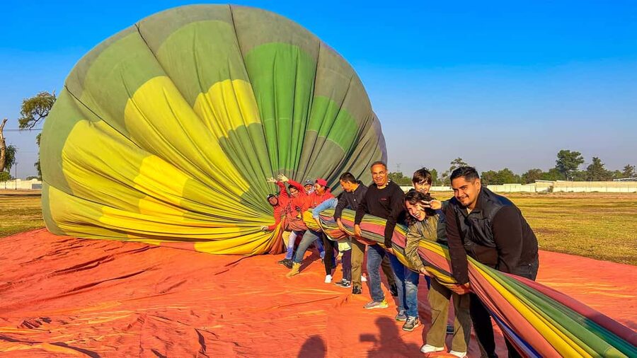 CDMX: Teotihuacan Hot Air Balloon with Breakfast - Obsidian, tequila, and the commercial part of the day