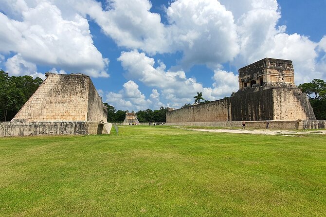 Chichen Itza, Beautiful Cenote and Valladolid All Inclusive Tour - Lunch at the buffet