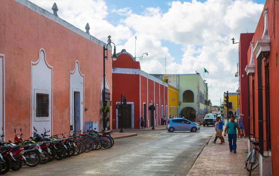 Chichen Itza: Guided Tour with Valladolid & Cenote Chichikan - The long ride from Cancun or the Riviera Maya