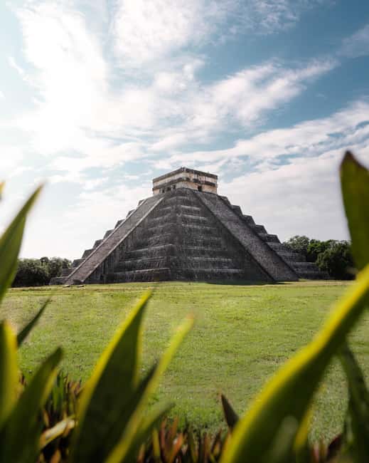 Chichen Itza On-Site Guided Tour with Certified Local Expert - El Castillo and the Temple of Kukulcan