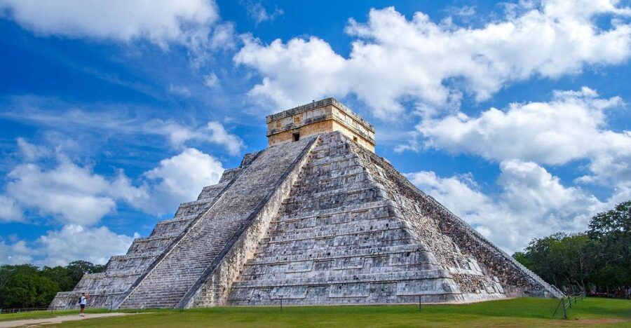Chichén Itzá Skip-the-Line Entrance Ticket - Exploring the main ceremonial center