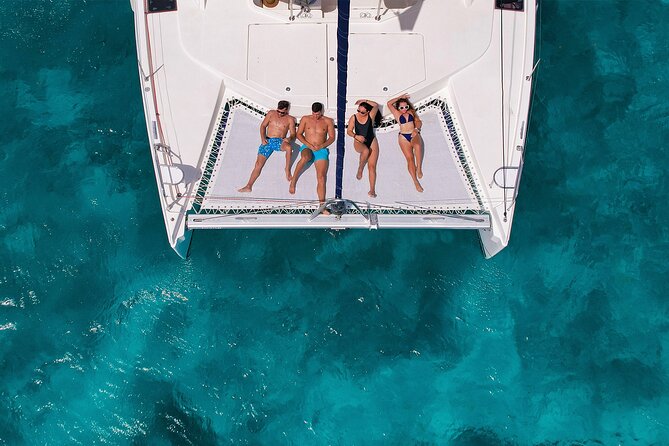 Cozumel Luxury Sailing & Snorkeling with Lunch and Open Bar Onboard - Sailing along the Cozumel coast
