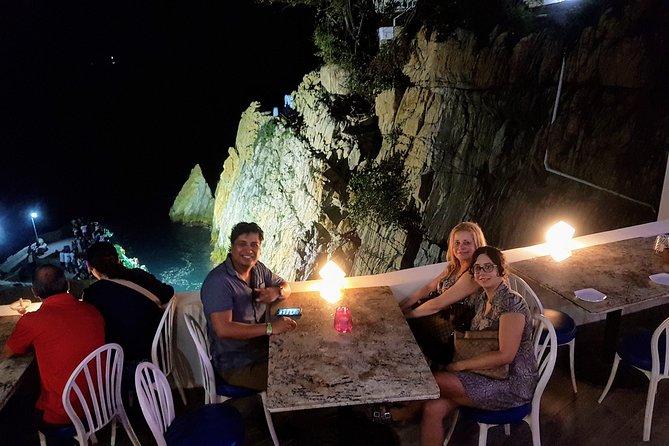 DeLuxe Cliff Divers+Sunset Exhibition byNight w/Different Options - Key points at a glance