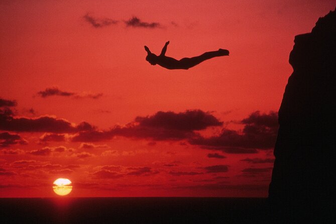 DeLuxe Cliff Divers+Sunset Exhibition byNight w/Different Options - Why Acapulco’s cliff divers matter