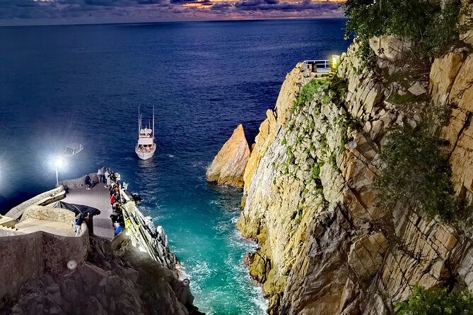 DeLuxe Cliff Divers+Sunset Exhibition byNight w/Different Options - The ride along La Costera adds useful context
