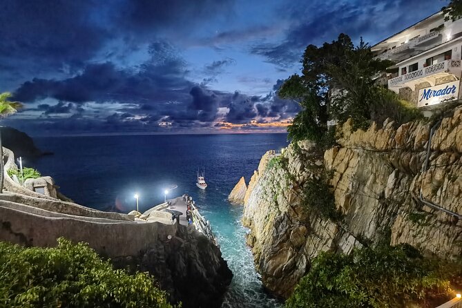DeLuxe Cliff Divers+Sunset Exhibition byNight w/Different Options - How the $85.99 price holds up