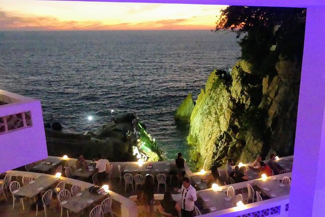 DeLuxe Cliff Divers+Sunset Exhibition byNight w/Different Options - What makes the guides important