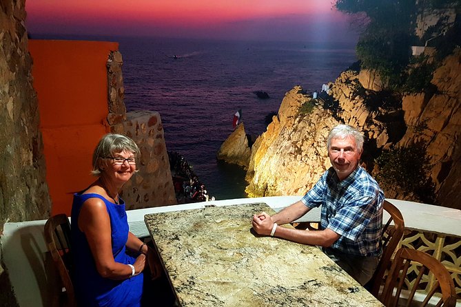 DeLuxe Cliff Divers+Sunset Exhibition byNight w/Different Options - La Perla gives dinner a front-row setting