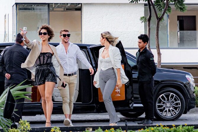 Deluxe Limousine GMC from Cancun Airport - Key Points Before You Reserve