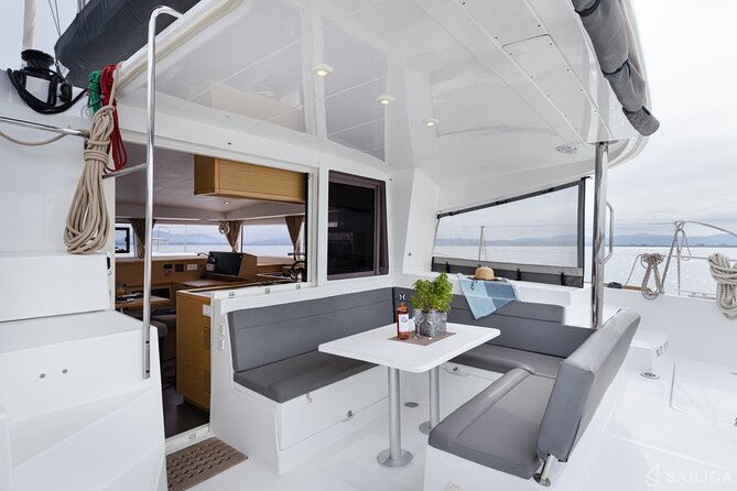 Deluxe Private Boats - 40 ft Catamaran - Drinks, music, and time between stops