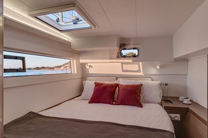 Deluxe Private Boats - 40 ft Catamaran - Marina details and practical planning